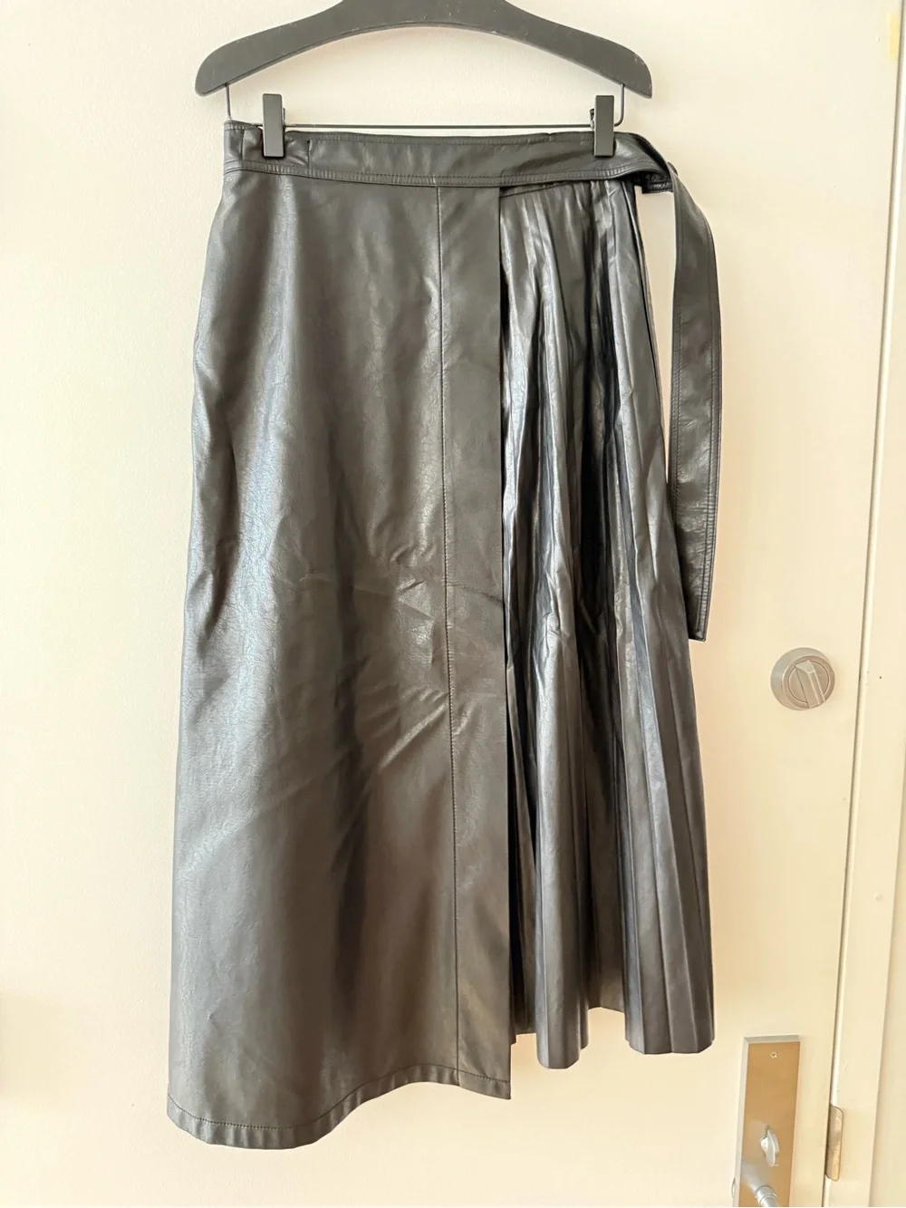 LVIR Black Faux Leather A-Line Skirt